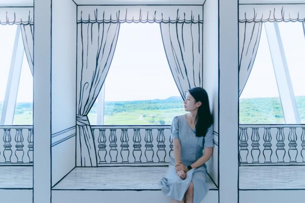  打卡先食，來到黑白 cafe，此舉動更見頻繁，因為每一個細節位都非常 IG-able。