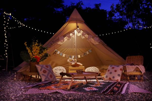  Cafe 分上午、下午及晚上三個時段，不同時段有不同的氣氛。