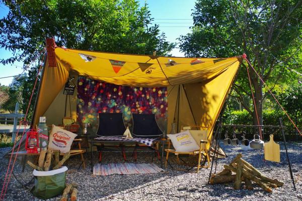  Cafe 分上午、下午及晚上三個時段，不同時段有不同的氣氛。