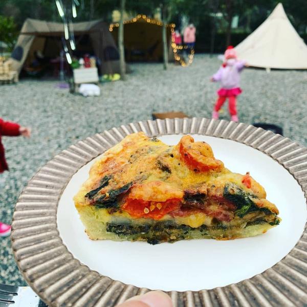  Cafe 分上午、下午及晚上三個時段，不同時段有不同的氣氛。