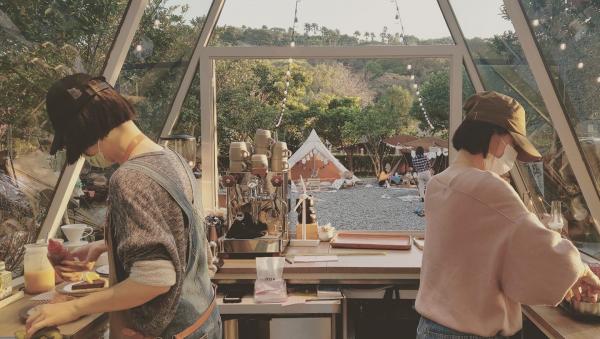  Cafe 分上午、下午及晚上三個時段，不同時段有不同的氣氛。