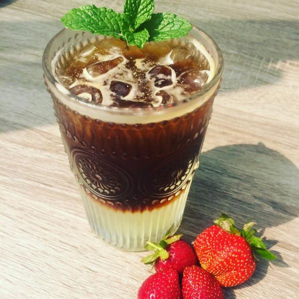  Cafe 分上午、下午及晚上三個時段，不同時段有不同的氣氛。