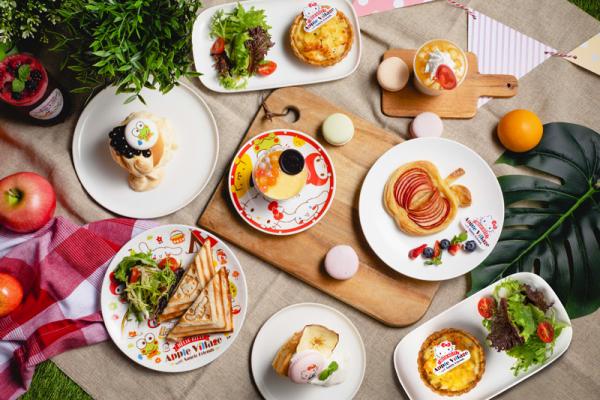 「玉桂狗軟綿綿隧道」  如蜂巢般的六角形透明箱，其實是貫穿的隧道，小孩可在內裏穿梭爬行。