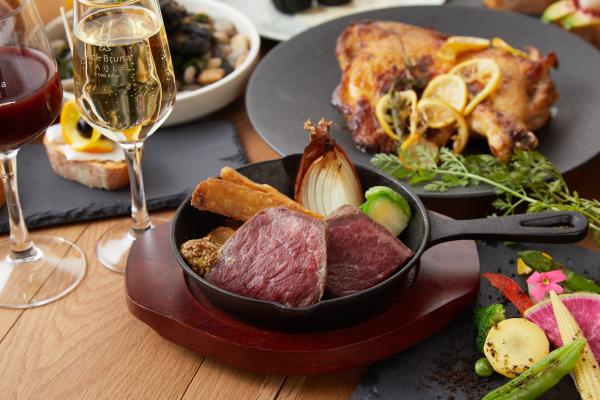 Dick Bruna TABLE 樓高 4 層，黑色的外牆很易認。