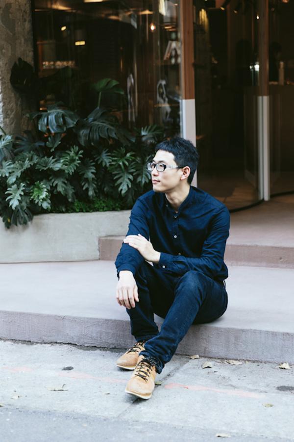 利用半個可可豆的流線形，設計成朱古力陳列枱。