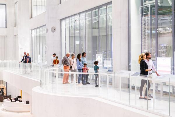 新博物館毗連過百年的 Lindt & Sprüngli 廠房，看起來沒一點遺和。