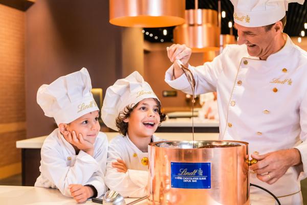 新博物館毗連過百年的 Lindt & Sprüngli 廠房，看起來沒一點遺和。