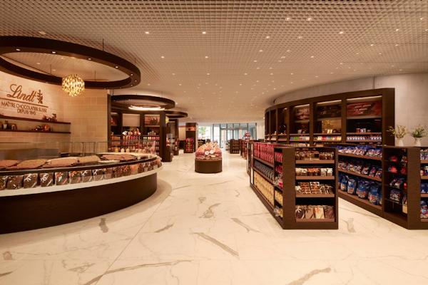 新博物館毗連過百年的 Lindt & Sprüngli 廠房，看起來沒一點遺和。