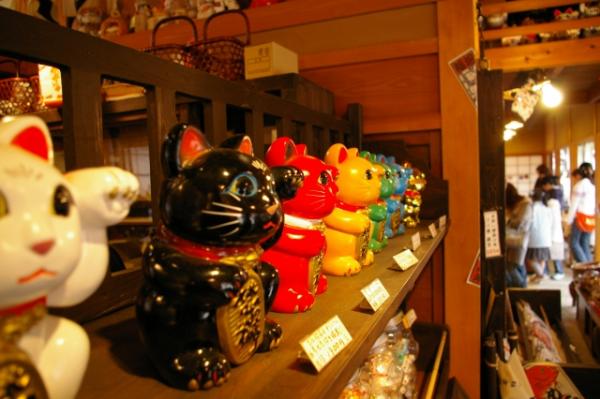 舉左右手不同意思！放哪裡效果最好？ 4個招財貓冷知識