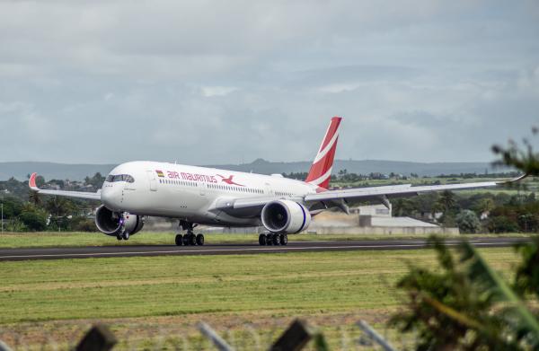 飛機廁所垃圾桶驚見初生棄嬰 生母矢口否認產子遭一關鍵證據推翻