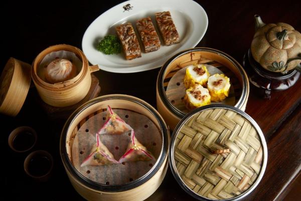 10大酒店新年Staycation優惠一覽（持續更新） 最平人均7包2餐！限量版大富翁、節日工作坊、賀年禮品