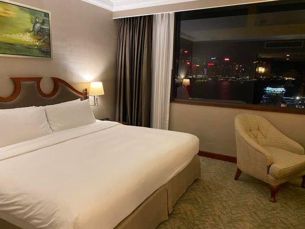 酒店浴缸木板圍封兼重物鎮壓 網民猜測：封印左啲「污糟嘢」！