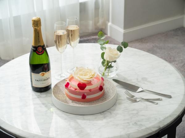 12大酒店情人節Staycation優惠（持續更新） 豪華轎車接送/復古菲林攝影體驗/免費鮮花束