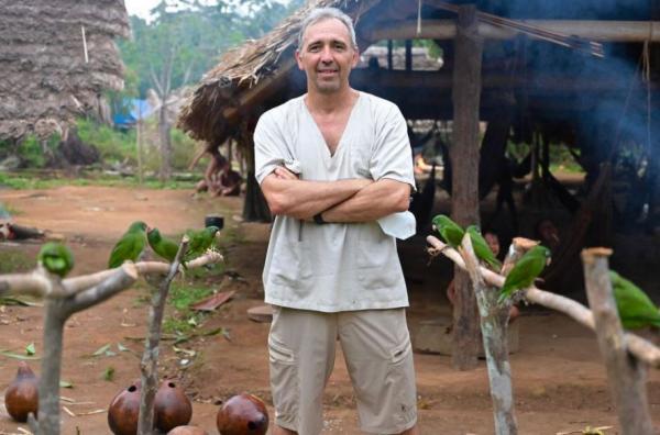 亞馬遜部落往返接種站需12小時 原住民孝子揹父徒步穿越雨林打疫苗