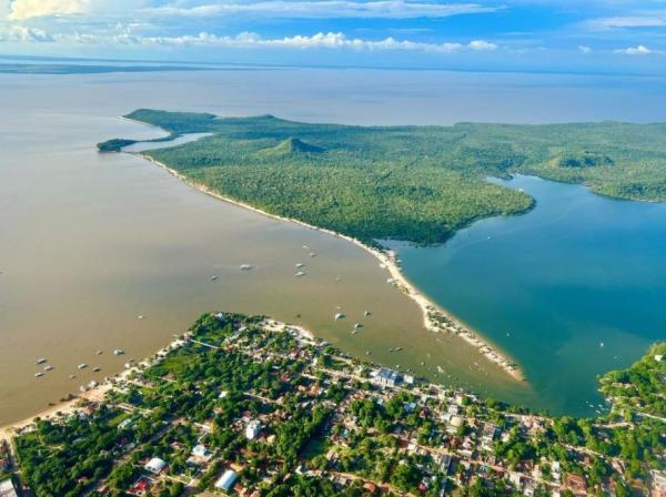 亞馬遜部落往返接種站需12小時 原住民孝子揹父徒步穿越雨林打疫苗