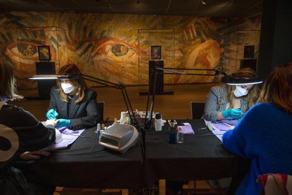 抗議政府離地防疫禁令 荷蘭博物館變美容院、健身室