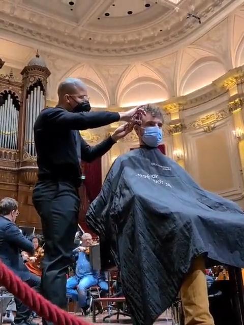 抗議政府離地防疫禁令 荷蘭博物館變美容院、健身室