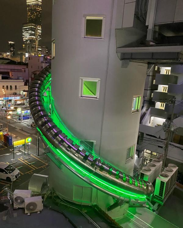 大阪通天閣新設施TOWER SLIDER正式開幕！ 10秒滑完60米長透明滑梯