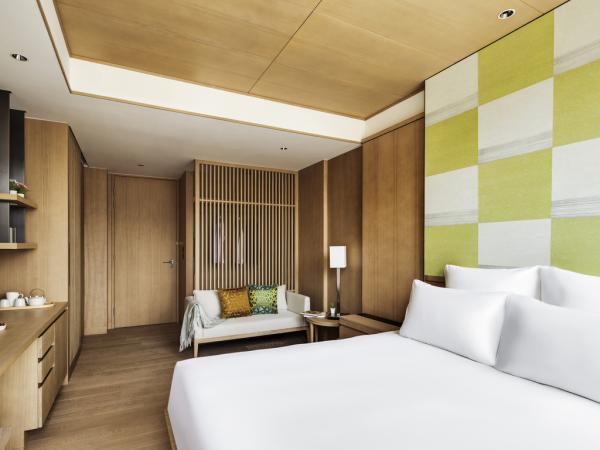 Vitamin Guru – Nutrients Extravaganza（甜菜、蘋果、檸檬和姜）$95、Master Cleanse – Beauty From The Inside Out（菠菜、萵苣、香芹、黃瓜、芹菜、蘋果和檸檬）$95、Signature Detox – Anti-Aging Energy Boost（菠蘿、蘋果和薄荷）$95