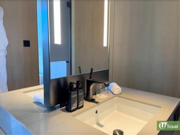 Vitamin Guru – Nutrients Extravaganza（甜菜、蘋果、檸檬和姜）$95、Master Cleanse – Beauty From The Inside Out（菠菜、萵苣、香芹、黃瓜、芹菜、蘋果和檸檬）$95、Signature Detox – Anti-Aging Energy Boost（菠蘿、蘋果和薄荷）$95