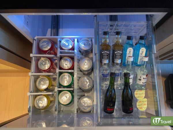 Vitamin Guru – Nutrients Extravaganza（甜菜、蘋果、檸檬和姜）$95、Master Cleanse – Beauty From The Inside Out（菠菜、萵苣、香芹、黃瓜、芹菜、蘋果和檸檬）$95、Signature Detox – Anti-Aging Energy Boost（菠蘿、蘋果和薄荷）$95