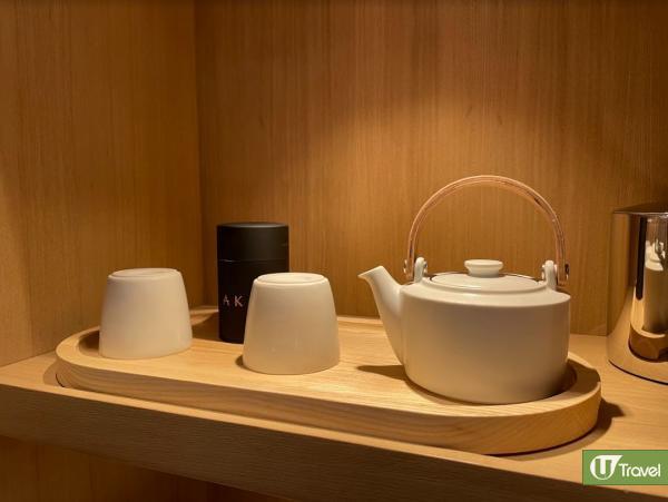 Vitamin Guru – Nutrients Extravaganza（甜菜、蘋果、檸檬和姜）$95、Master Cleanse – Beauty From The Inside Out（菠菜、萵苣、香芹、黃瓜、芹菜、蘋果和檸檬）$95、Signature Detox – Anti-Aging Energy Boost（菠蘿、蘋果和薄荷）$95