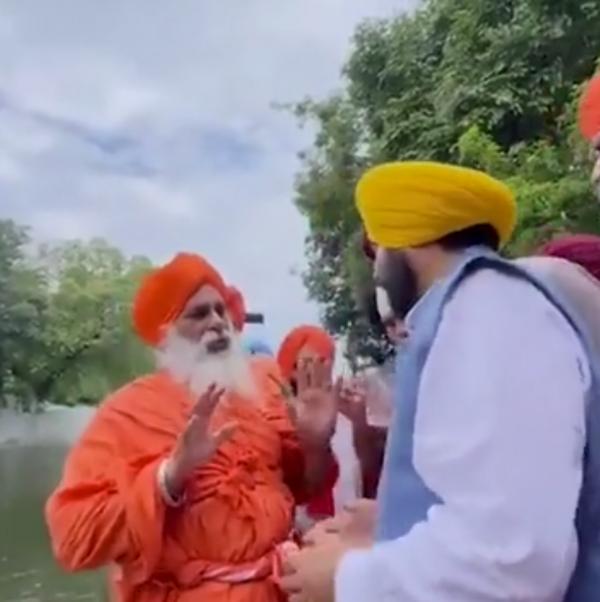 印度首長為證聖水乾淨即場生飲 兩日後腹痛需由飛機送院治理