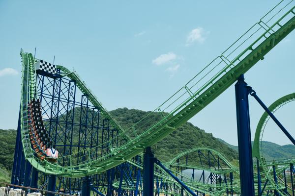 全日最大垂直環形過山車登場 離心力超強！360度環迴高速俯衝