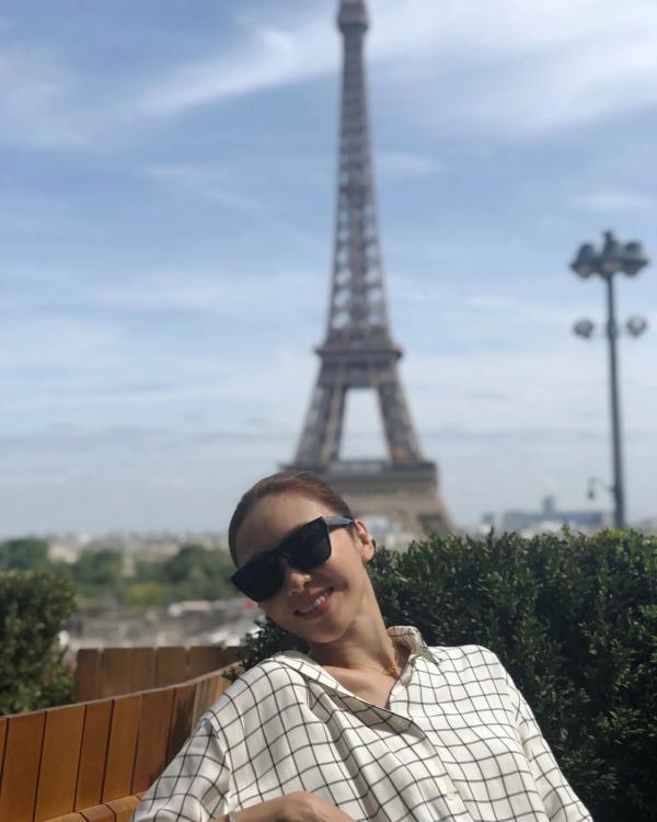 50歲黎姿飛巴黎歎少奶奶生活 IG大曬逆齡打卡照 鐵塔下回春似少女