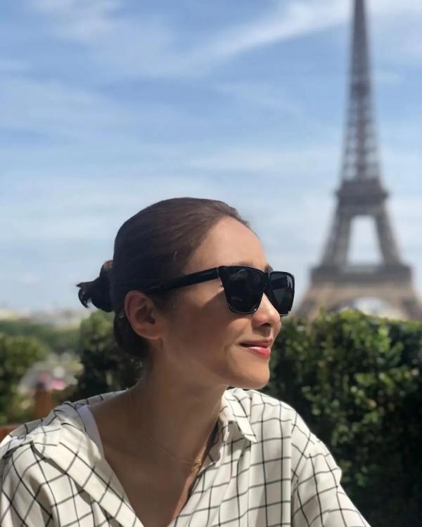 50歲黎姿飛巴黎歎少奶奶生活 IG大曬逆齡打卡照 鐵塔下回春似少女