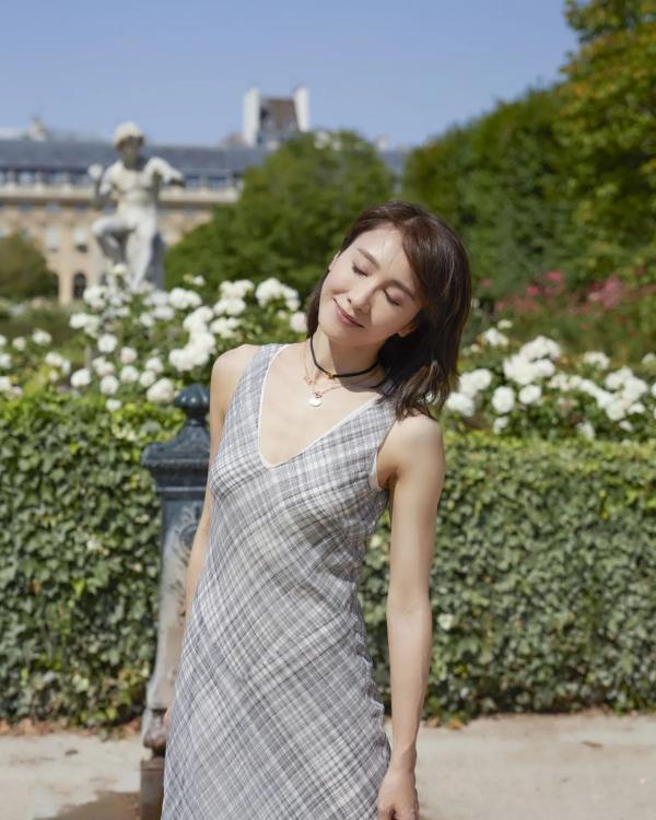 50歲黎姿飛巴黎歎少奶奶生活 IG大曬逆齡打卡照 鐵塔下回春似少女