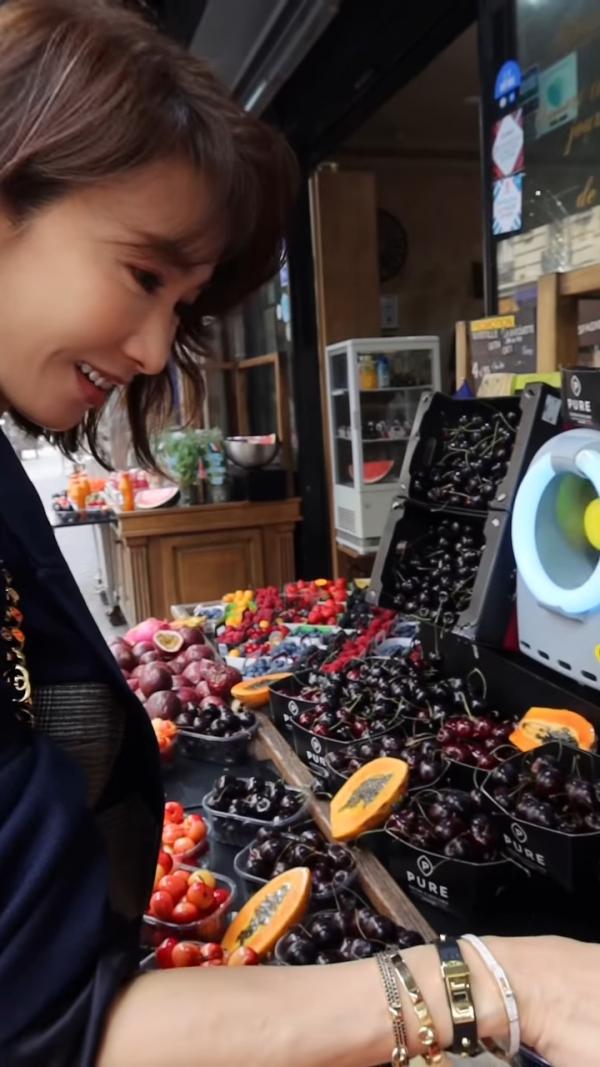 50歲黎姿飛巴黎歎少奶奶生活 IG大曬逆齡打卡照 鐵塔下回春似少女