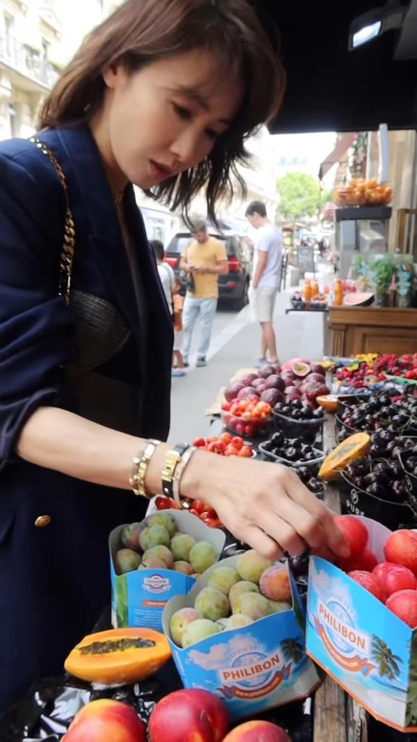 50歲黎姿飛巴黎歎少奶奶生活 IG大曬逆齡打卡照 鐵塔下回春似少女