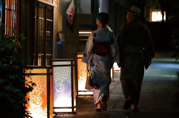 東京近郊舉行傳統燈飾投影活動 煙花匯演/1000盞燈籠/皮影戲體驗