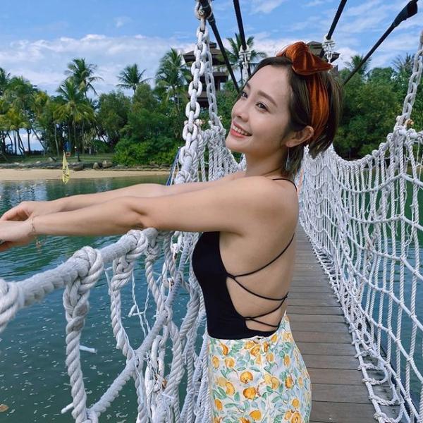 重新出發 |  陳芷尤重返成長地新加坡探好友 Benz雄自爆入籍30年 女兒茶餐廳打躉過簡單生活