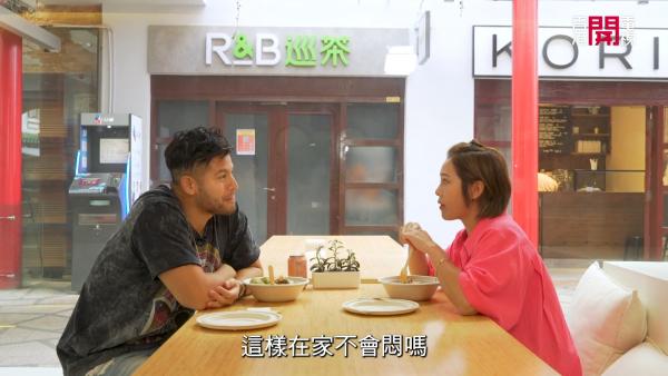 重新出發 |  陳芷尤重返成長地新加坡探好友 Benz雄自爆入籍30年 女兒茶餐廳打躉過簡單生活