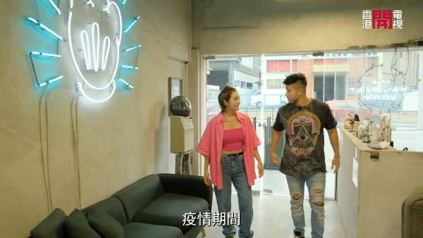 重新出發 |  陳芷尤重返成長地新加坡探好友 Benz雄自爆入籍30年 女兒茶餐廳打躉過簡單生活