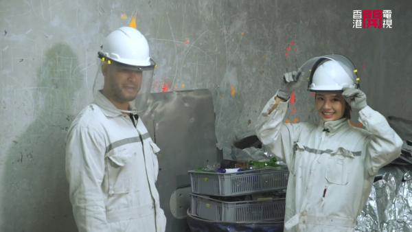 重新出發 |  陳芷尤重返成長地新加坡探好友 Benz雄自爆入籍30年 女兒茶餐廳打躉過簡單生活