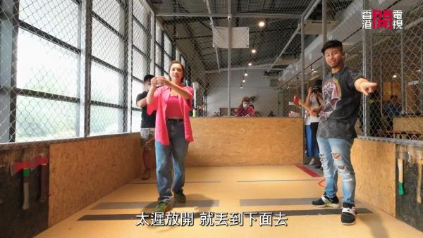 重新出發 |  陳芷尤重返成長地新加坡探好友 Benz雄自爆入籍30年 女兒茶餐廳打躉過簡單生活