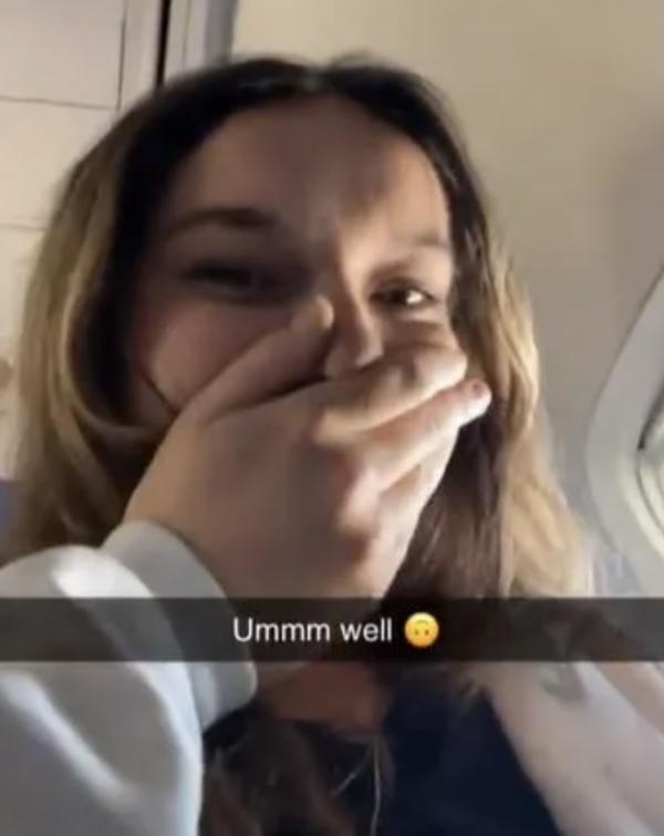 女乘客搭飛機遇飛機窗爆裂 網民：解鎖新的驚恐程度